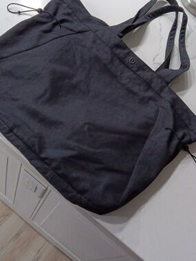 Lululemon 20 L Tote Bag